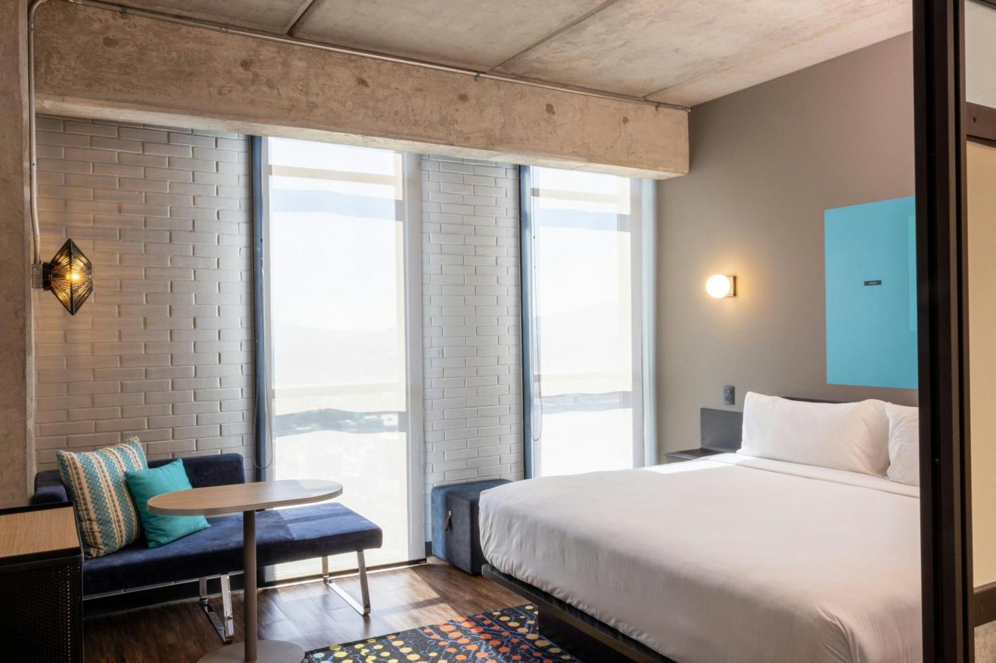 Aloft Guadalajara Sur Hotel Santa Anita  Bagian luar foto